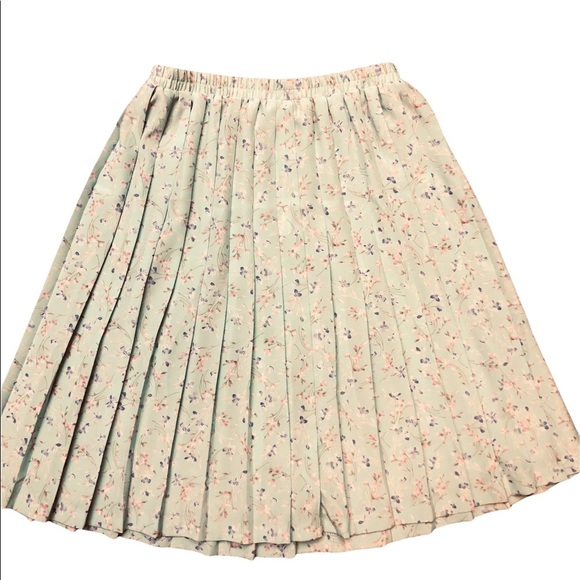Leslie Fay Dresses & Skirts - LESLIE Fay Floral Pleated Skirt